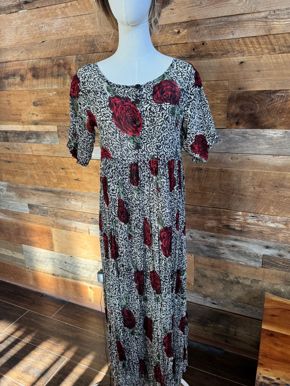Bila Floral Rose Oversized Accordion Pleated Maxi Dress Black Red White SZ M